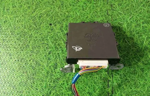 Toyota Prius (NHW20) Power management control unit 8967047010 1012380151