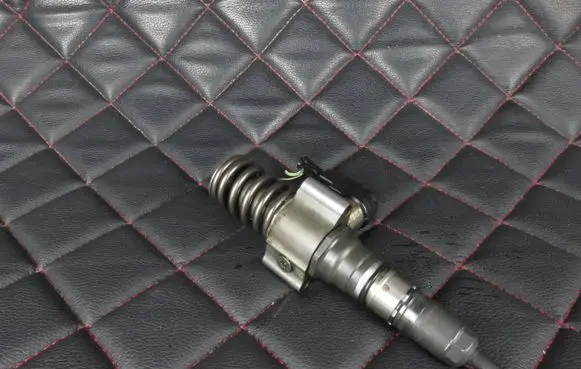 Audi A3 S3 8P Fuel injector 03G130073T 041210