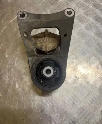 Toyota RAV 4 (XA30) Rear differential/diff mount bracket 42130 4165142120