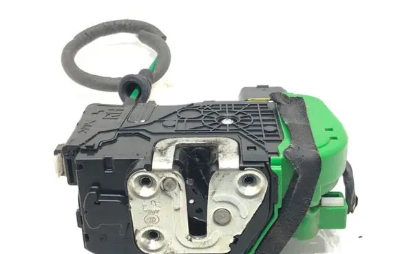 Hyundai i40 Front door lock 81320-3Z020