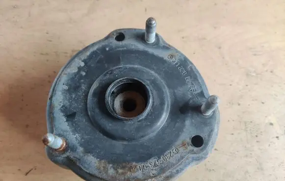 Mercedes-Benz E W211 Front coil spring rubber mount A2113210084 2113200026 2303230020