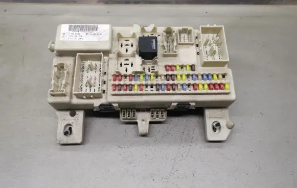 Ford Focus Fuse module 4M5T14A073DG