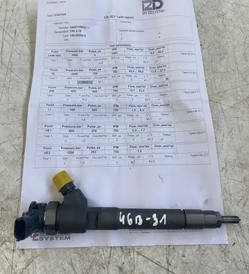 Opel Vivaro Fuel injector 0445110414