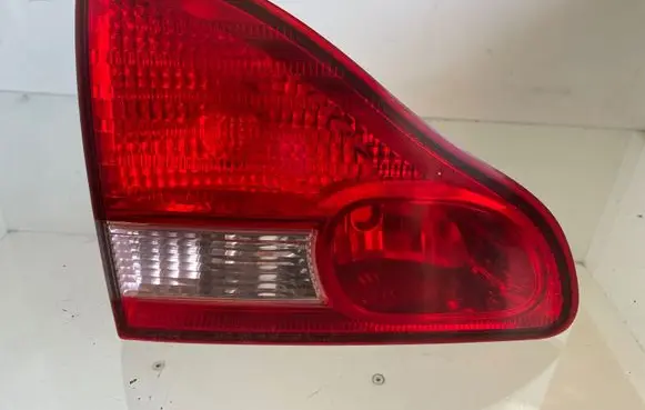 Toyota Avensis Verso Tailgate rear/tail lights