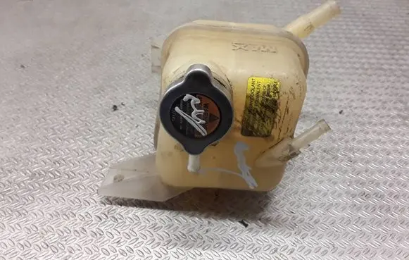 Nissan X-Trail T31 Coolant expansion tank/reservoir