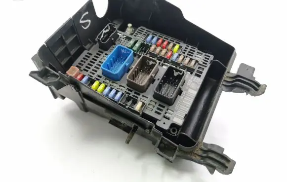 Citroen C4 II Picasso Fuse module 9674675280 57961955