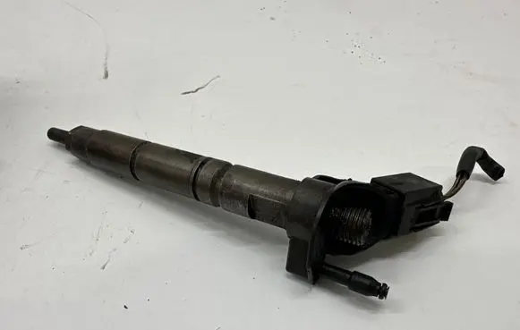 Mercedes-Benz E W211 Fuel injector A6420701387