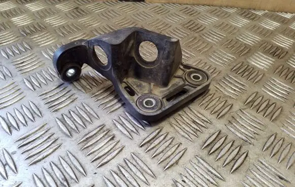 Volkswagen Caddy Gear shift cable bracket 1K0711789J