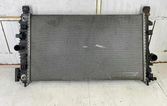 Opel Insignia A Coolant radiator 13241724 13241725