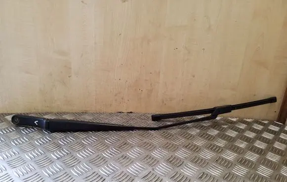 Front wiper blade arm