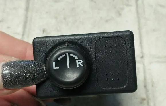 Nissan Primera Wing mirror switch