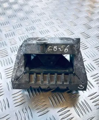 Volkswagen PASSAT B6 Engine mount bracket 1K0199262