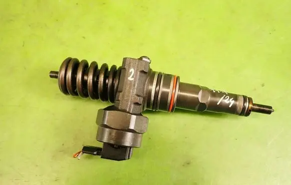 Volkswagen PASSAT B5.5 Fuel injector