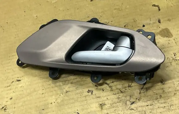 Chrysler Pacifica Front door interior handle 