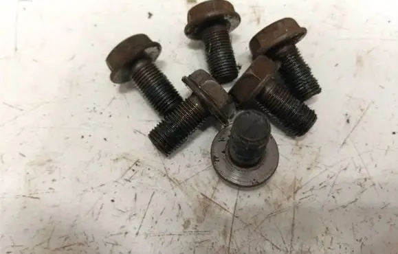 Volkswagen Golf V Nuts/bolts 