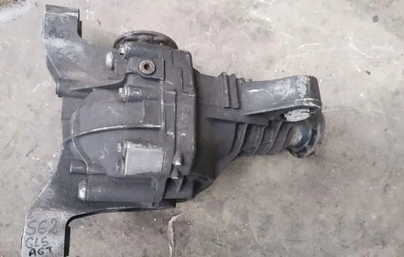 Volkswagen Touareg I Rear differential 0AC525015G