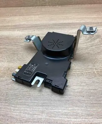 Audi A3 S3 8P Aerial antenna amplifier 8P4035225 7617310104