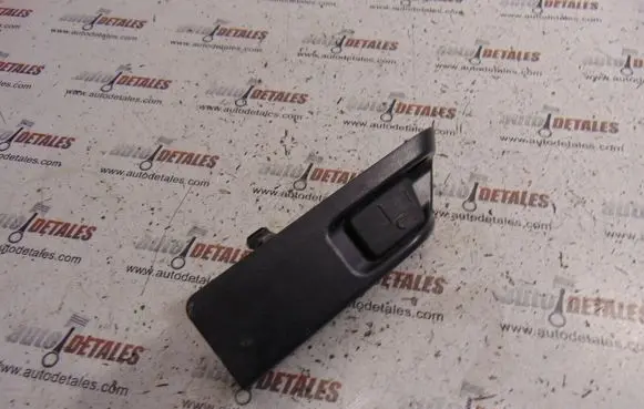 Toyota Prius (XW30) Fuel tank opening switch 