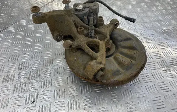Volkswagen Golf VII Rear wheel hub