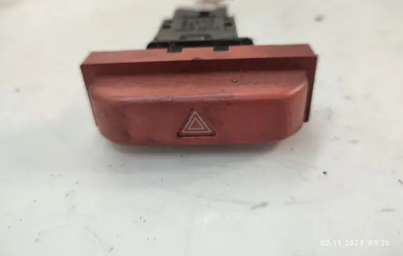 Nissan X-Trail T30 Hazard light switch