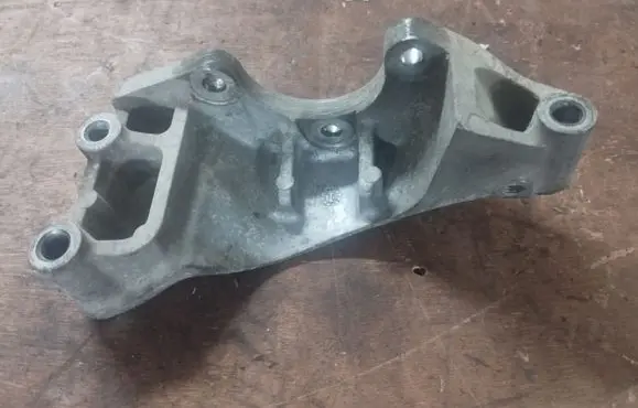 Chrysler Town u0026 Country V Power steering pump mounting bracket 05184594AE