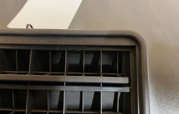 BMW 3 E90 E91 Quarter panel pressure vent 60829010