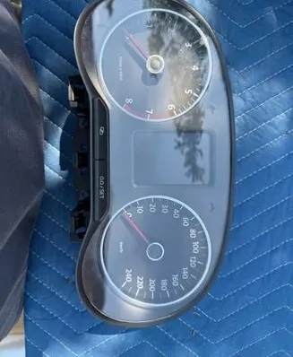 Volkswagen Polo V 6R Speedometer (instrument cluster) V0304117 6R0920860F 1020700549