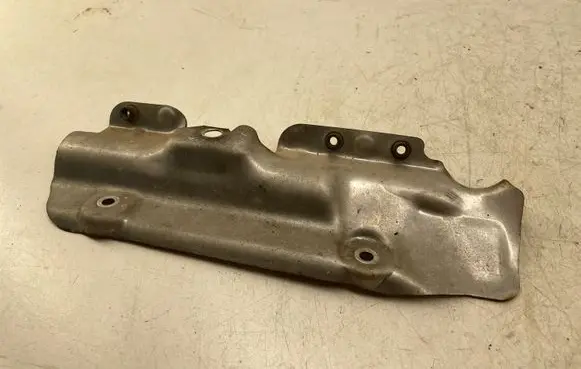BMW 5 F10 F11 Heat shield in engine bay 7577005