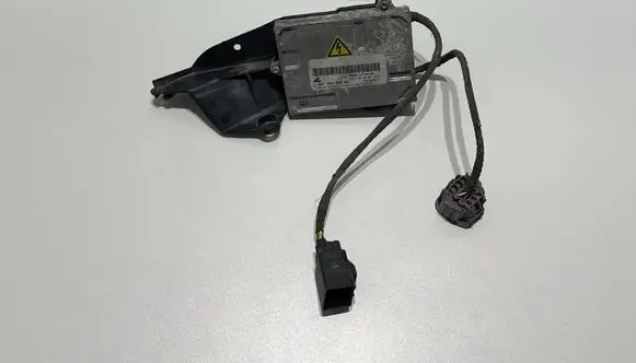 Volvo S40 Headlight ballast module Xenon 1307329098 10EE0050017 50196030406