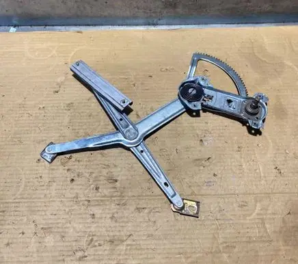 Mercedes-Benz E W124 Front door manual window regulator 