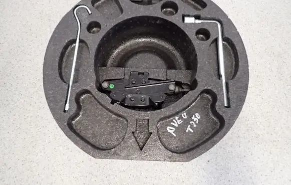 Chevrolet Aveo Spare wheel mounting bracket 