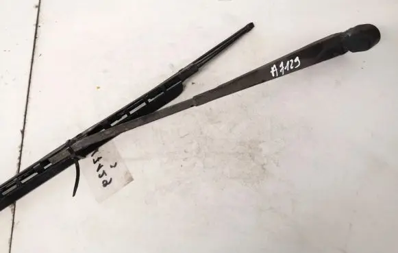 Mercedes-Benz W123 Front wiper blade arm