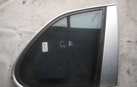 Rear side window