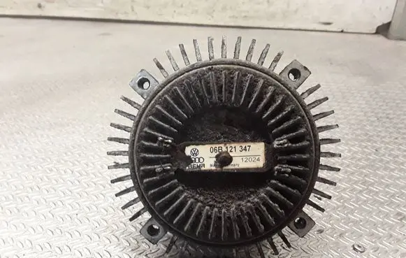 Volkswagen PASSAT B5.5 Viscous fan clutch 06B121347