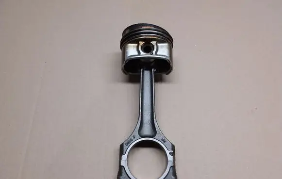 Volkswagen Golf V Piston with connecting rod 021E H008J 84L88