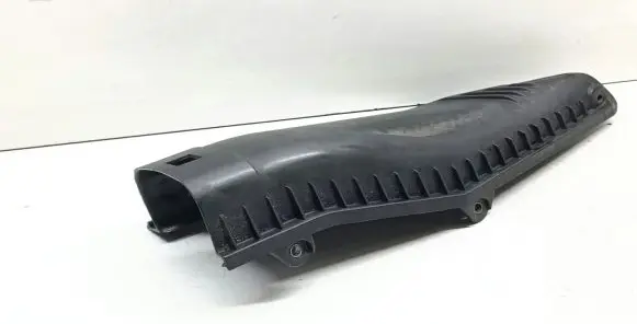 BMW 7 E65 E66 Air filter box cover 13717789109 7789109