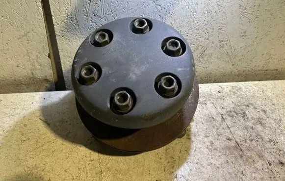 Iveco Daily 40.8 Front wheel hub