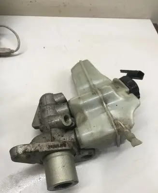Volkswagen PASSAT B6 Master brake cylinder 3C2611301