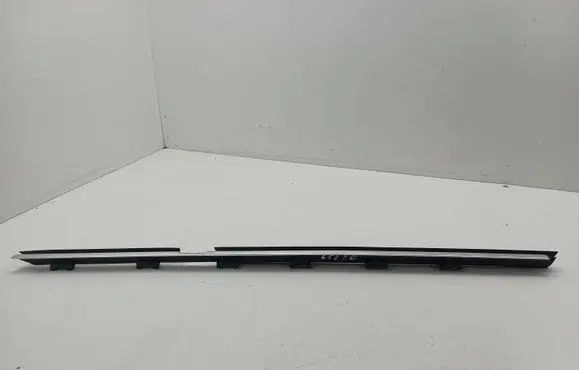 BMW 5 E39 Rear side glass trim 8185817