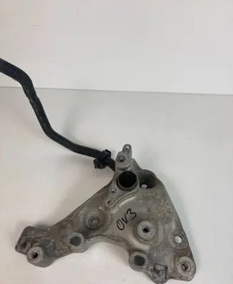 Opel Vivaro Engine mounting bracket 93455374