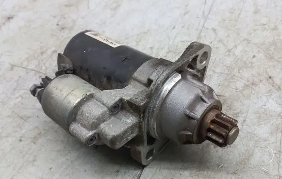 Volkswagen Jetta VI Starter motor 02M911023S