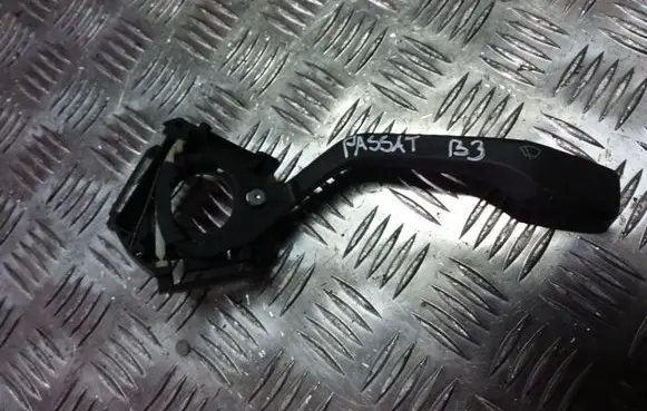 Volkswagen PASSAT B3 Wiper control stalk 333953503