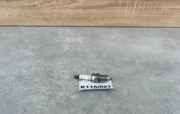 Opel Astra G Spark plug ZFR6BP