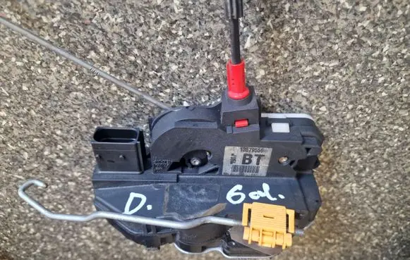 Opel Zafira C Rear door lock