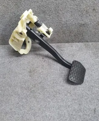 BMW 4 F36 Gran coupe Brake pedal 6860648