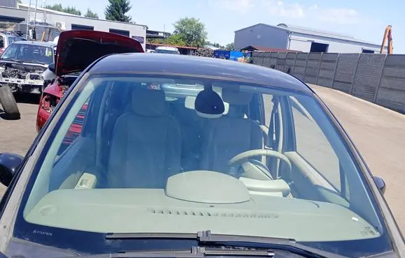Renault Modus Front windscreen/windshield window