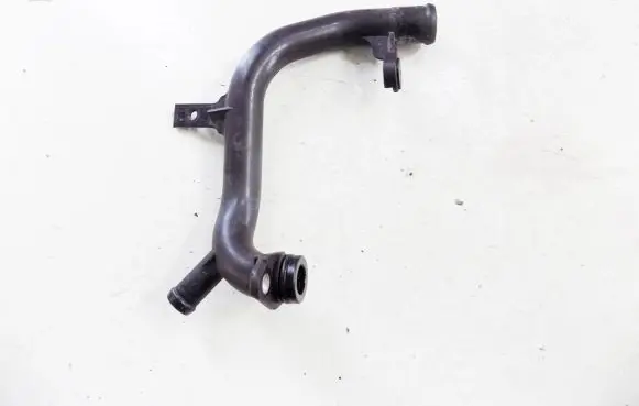 Volkswagen PASSAT B6 Engine coolant pipe/hose 06j121065f