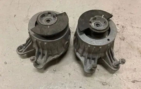 Mercedes-Benz Vito Viano W638 Engine mount vacuum valve A2052406817