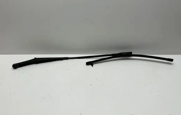 Audi RS5 Front wiper blade arm 8W1955408