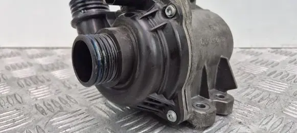 BMW 6 F06 Gran coupe Water pump 11868015 A2C53326031
